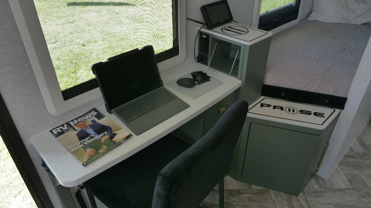 Pause 21.4 Work station