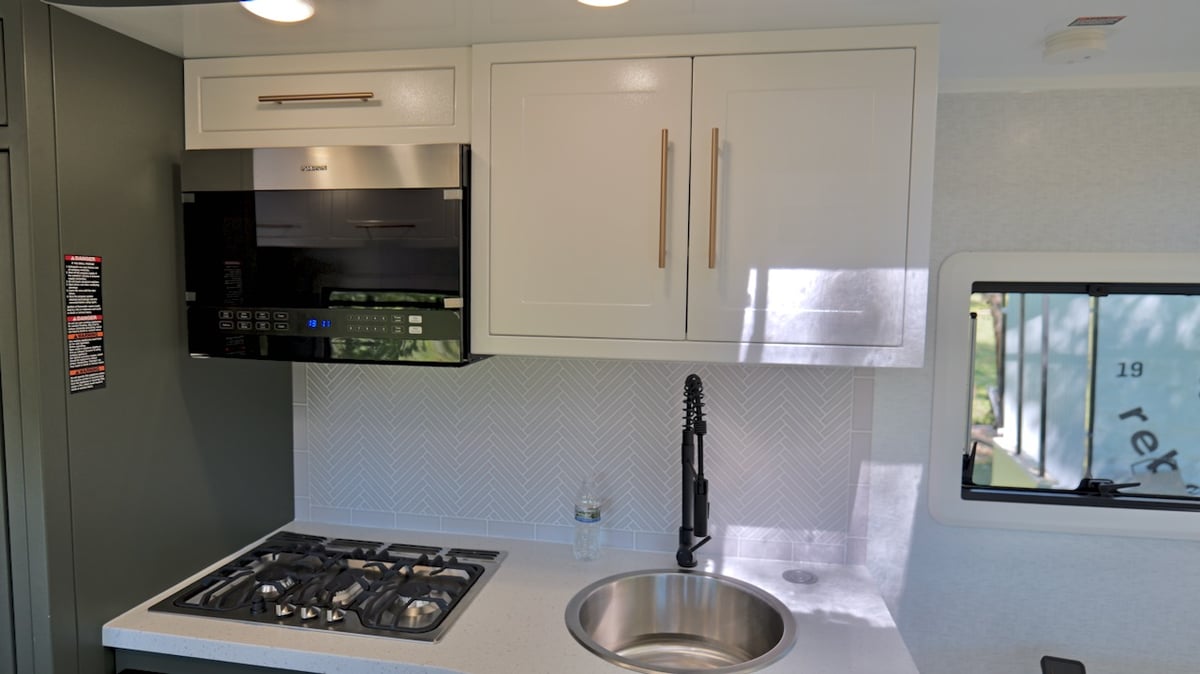 Pause 20.3 Interior Kitchen