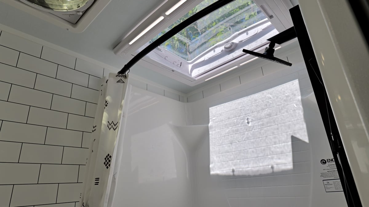 Pause 20.3 Shower
